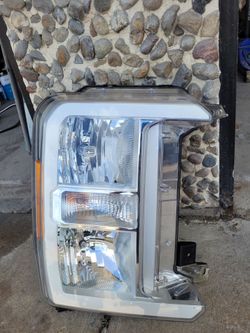 2024-2025 F250/350 RIGHT HEADLIGHT