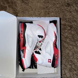 Jordan 5 Retro Fire Red Black Tongue size 10.5 men new