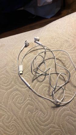 Wired apple headphones