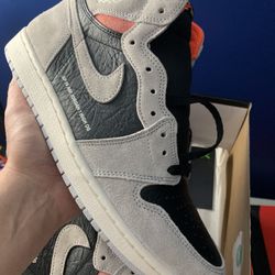 Jordan 1 High Neutral grey/hyper Crimson Size 11.5