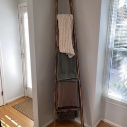 Rustic Wood Blanket Ladder