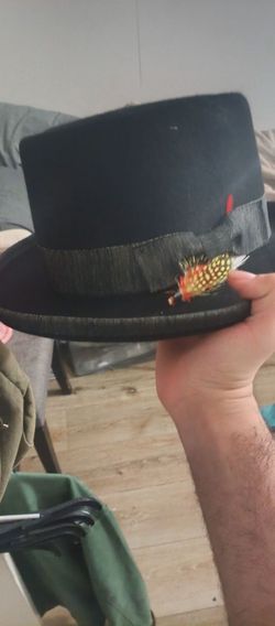 Mens top hat with grey band never worned