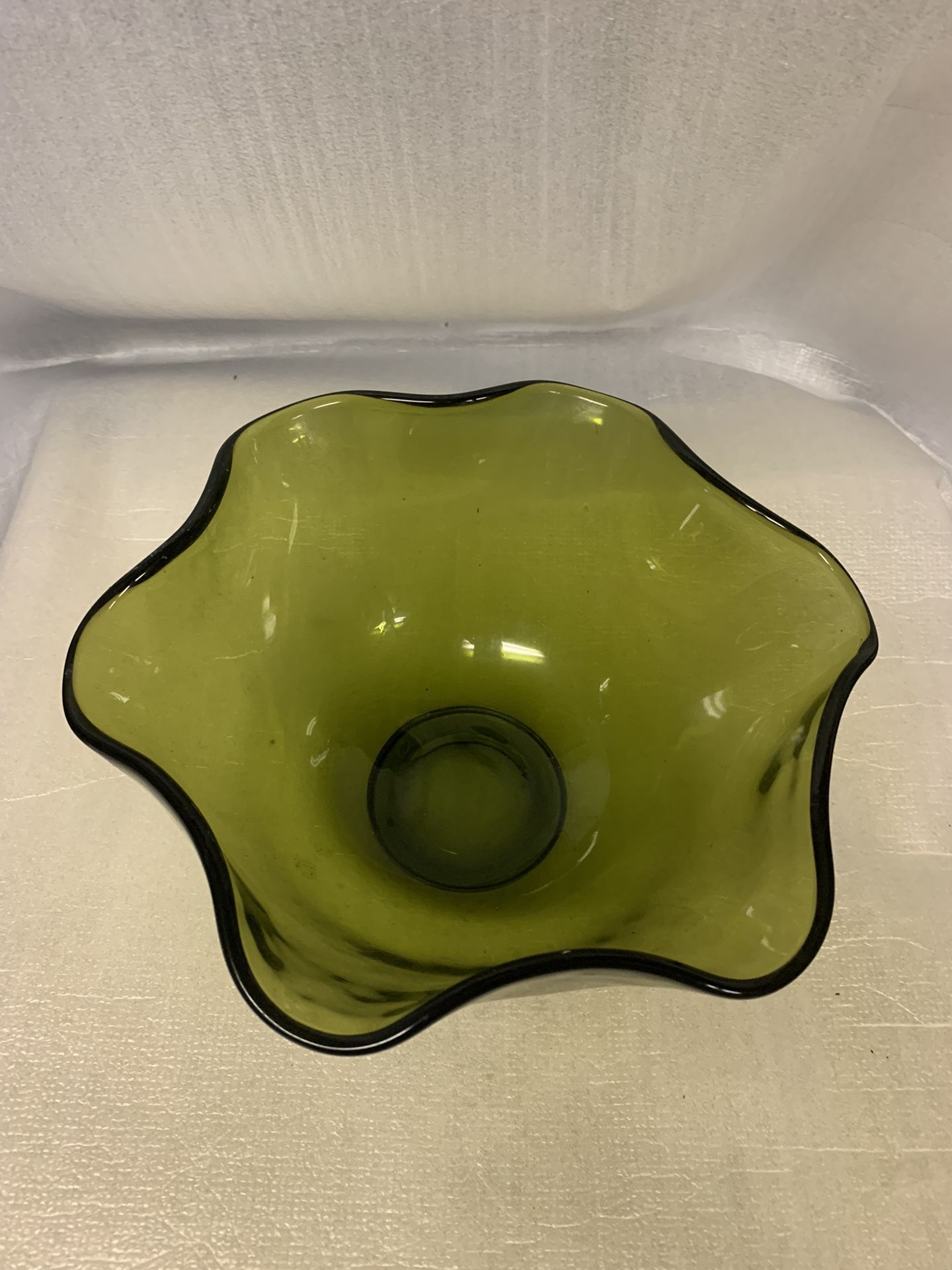 Vintage Avocado Green Glass Ruffled wavy top edge bowl