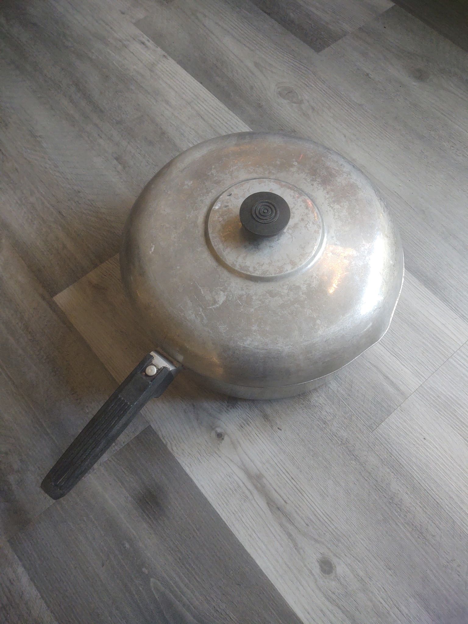 Vintage magnalite 11 1/4in cast aluminum chicken fryer with lid. GHC USA