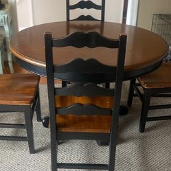 Pedestal Table With Four Chairs. Solid Wood.