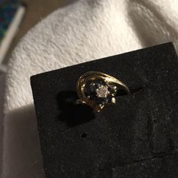 10kt gold sapphire and diamond ring