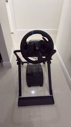 Logitech G923 Racing Wheel and Pedals for Playstation/PS5/PS4 & PC