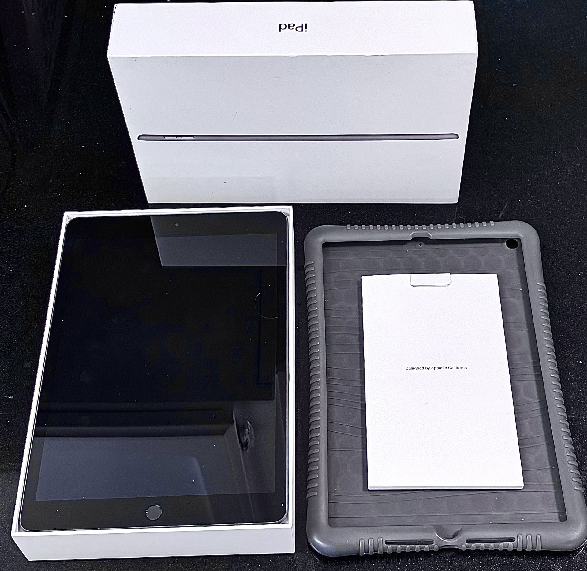 📱 Apple iPad 8th Gen, 10.2 inch, Wi-Fi, 64 GB, Space Gray + Case (new)