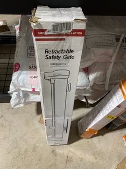Retractable safety gate