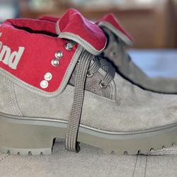 Woman’s Timberland Carnaby Rolltop Boots Size US 8