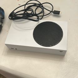 Xbox Series S With Power/HDMI cables, Headset