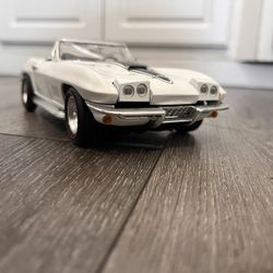 Diecast 1/18 scale Ertl American Muscle 1967 Corvette 