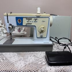 Vintage Singer Stylist Zig-Zag Sewing Machine – Works Great – Made in Canada