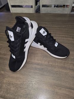 Adidas NMD R1 V2 Black and White