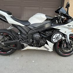 2005 R1