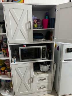 Farmhouse Kitchen Pantry