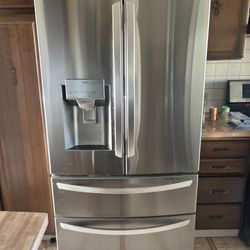 LG Stainless Steel French Door Refrigerator w/ Ice & Water Dispenser – Works Great”
