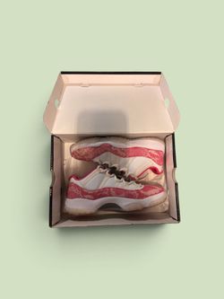 Nike Air Jordan 11 XII Retro Low Pink Snakeskin Women Sz 11 - Men Sz 9.5