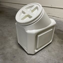 Pet Food Container 