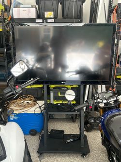 55” lg lcd tv on rolling cart stand