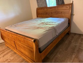Free King Size Sleigh Bed with Mattress