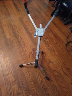 Snare drum stand
