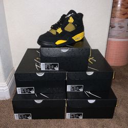 Nike Air Jordan Retro 4 Thunder sizes 8.5, 9, 10, 11, and 12 men’s  Sb Dunk Yeezy Travis Scott Nike  	