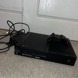 Xbox One 500GB Console + Controller & Cables – Works Great