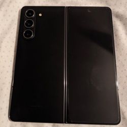 Z Fold 5 • 256 GB • UNLOCKED 🔐 • Like New  