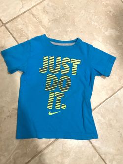 Nike boy shirt size 5-small