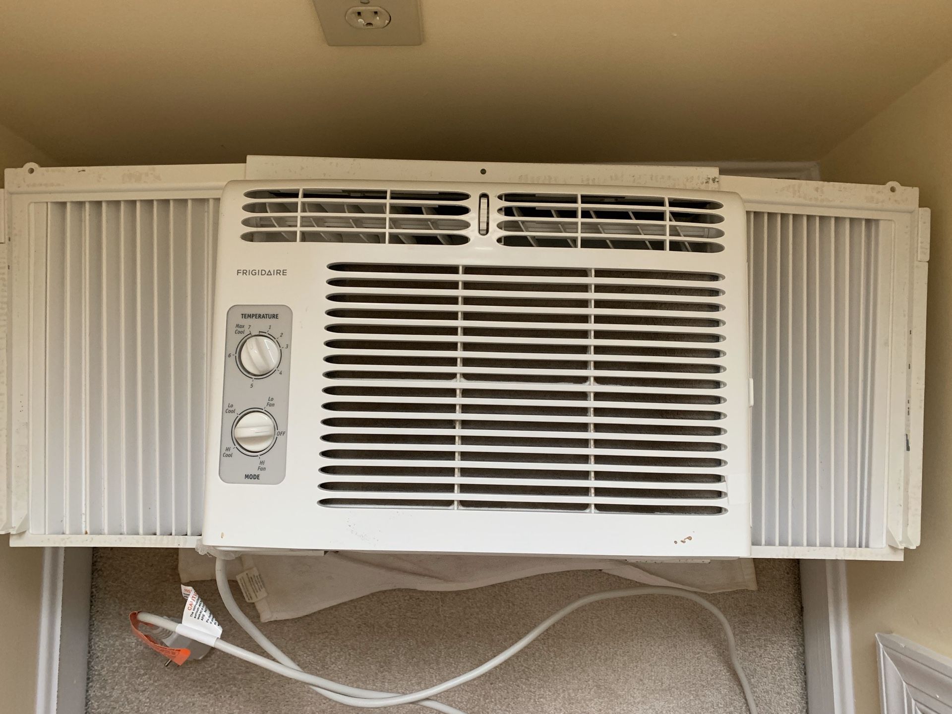 Frigidaire 5000BTU Window mounted AC unit