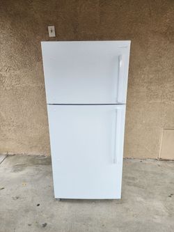 INSIGNIA FRIDGE 18CUFT WHITE