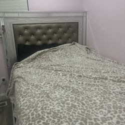 queen bed