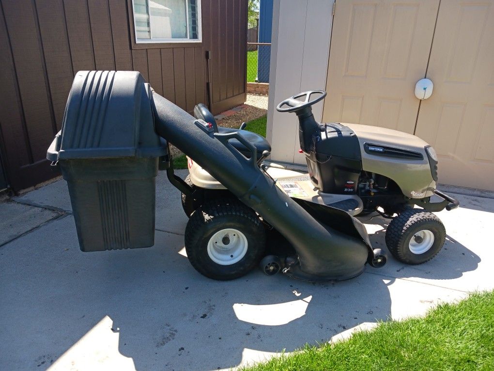 Craftman Riding Lawn Mower