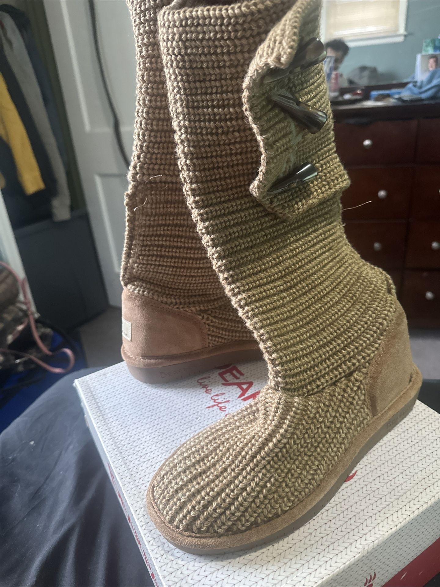 Bearpaw Women’s Snow Boots Size 8