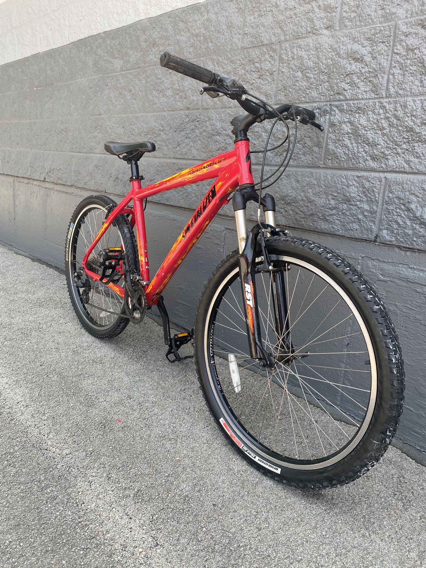 SPECIALIZED: MEDIUM : HIGH QUALITY : MOUNTAIN BIKE