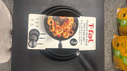 New 3-piece T-fal Titanium Non-Stick Fry Pan Set