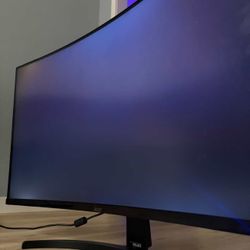 Monitor 120fps+ built in speaker and is 32 inches wide Dm For Price.