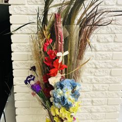 Large size different kind of pampas grass and dired flowers bouquet