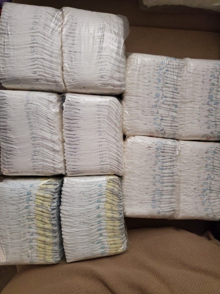 Size 1 Pampers And Huggies Diapers 240ct