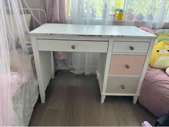Kids desk with drawers