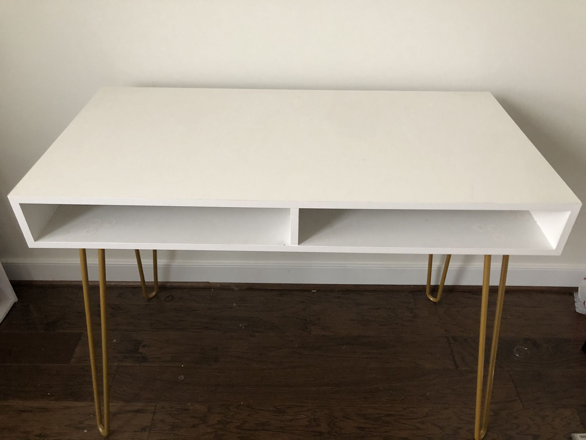 White desk with gold pin legs