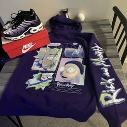 Nike Air Max Plus Size 5.5 With Rick & Morty H&M Hoodie