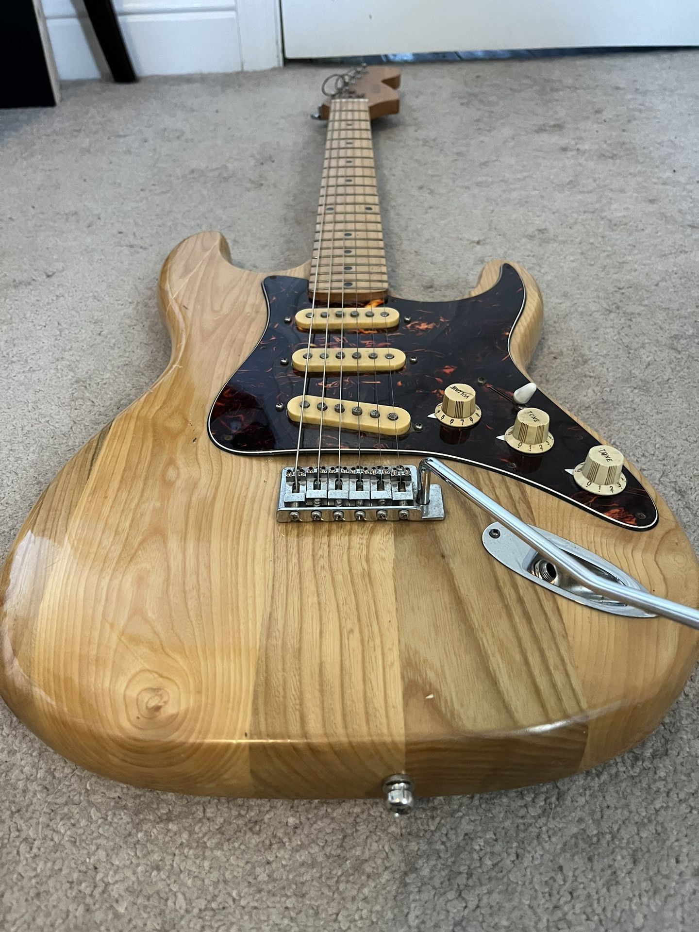 Global Strat ST80-N 1970s Electric Guitar