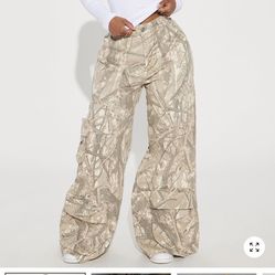 Fashion Nova Camo Jeans size 5