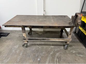 welding table heavy duty. with bench vise