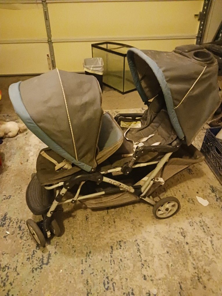 Graco Duo Glider Double Stroller Seats Asking $60 IN Stores Its