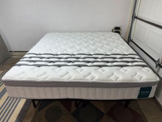 LIKE NEW! Leesa Legend Chill King Mattress - Delivery Available