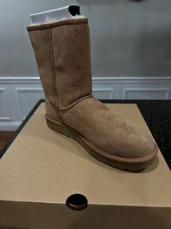 UGG Classic Short Boot in Chestnut , size 9