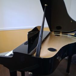 Suzuki MDG‑400 Digital Baby Grand Piano – $1,000 (Must Go Today